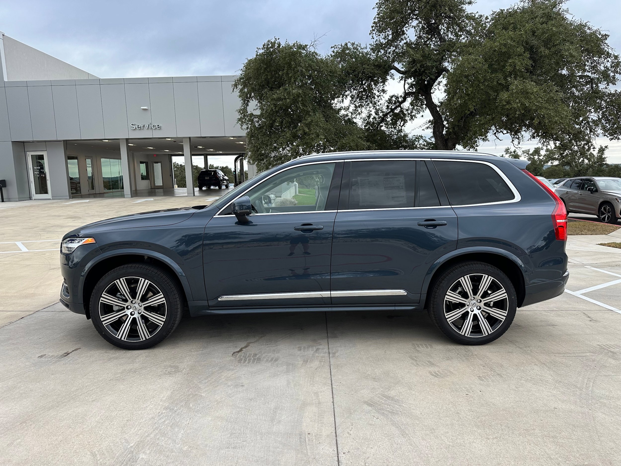 Used 2025 Volvo XC90 B6 Plus w/ Protection Package Premier AWD/4WD image 3