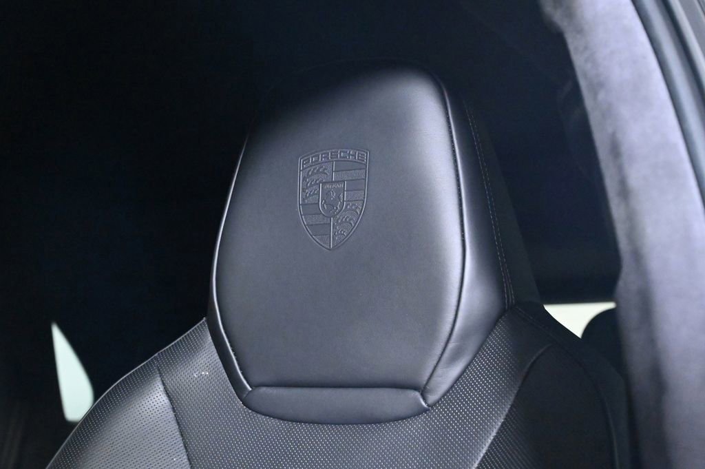 Certified 2022 Porsche Cayenne Turbo S AWD/4WD image 23