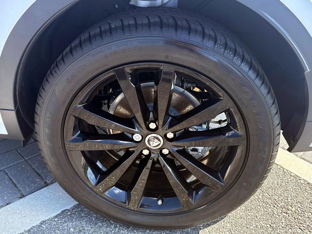 New 2024 Jaguar E-PACE R-Dynamic SE image 3