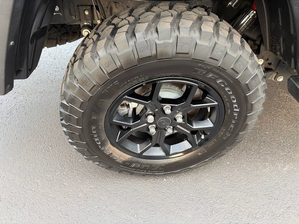 Used 2025 Jeep Gladiator Sport AWD/4WD image 8