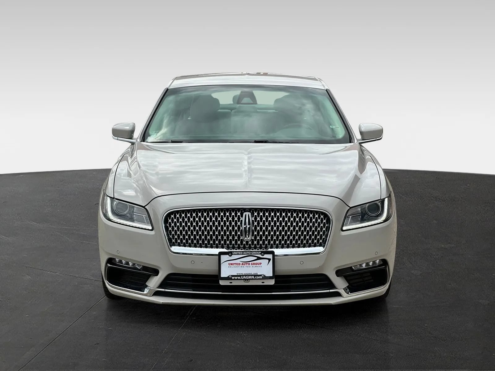 Used 2019 Lincoln Continental Select w/ Continental Climate Package FWD image 2