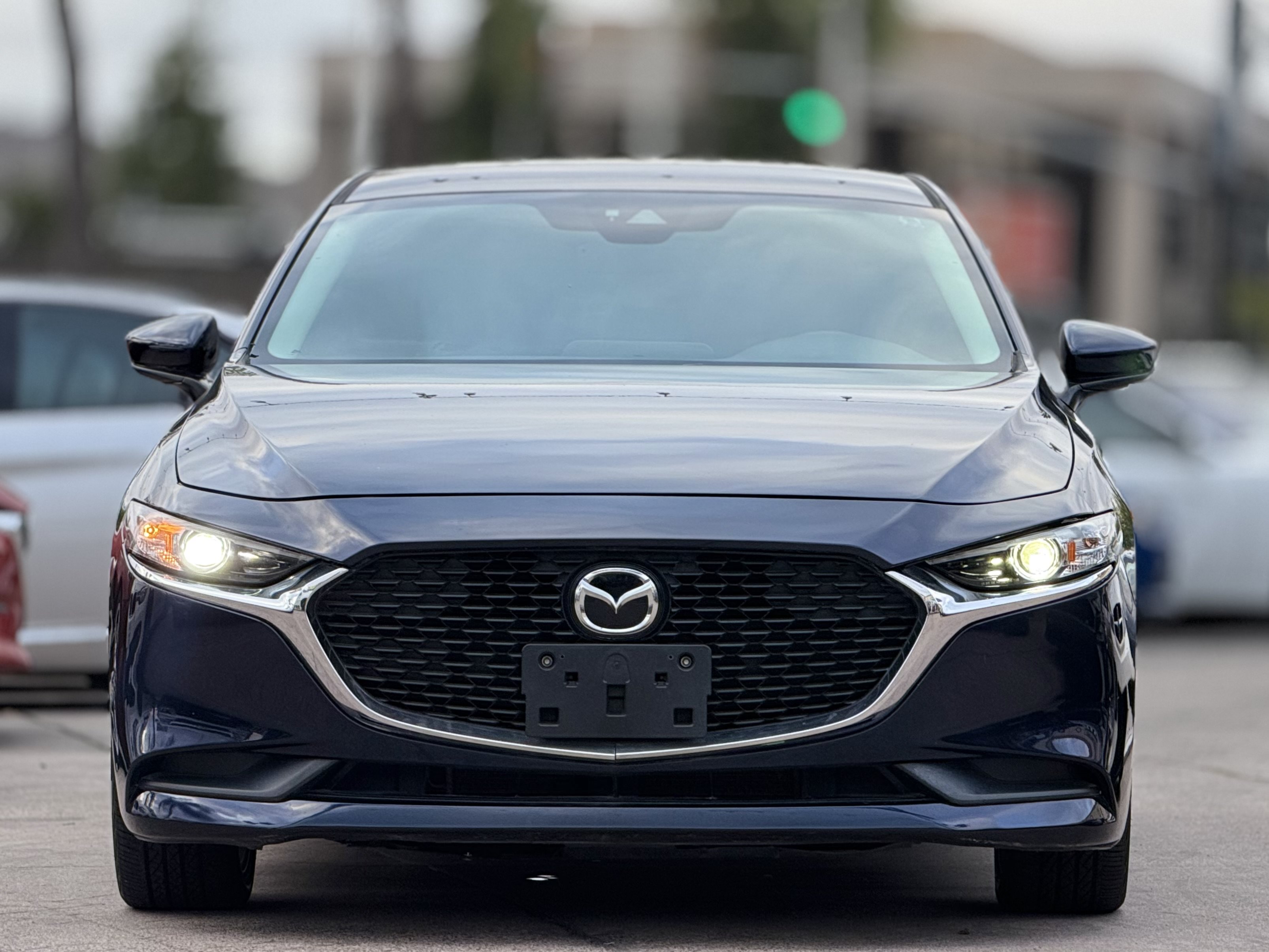 Used 2020 MAZDA MAZDA3 Sedan FWD image 2