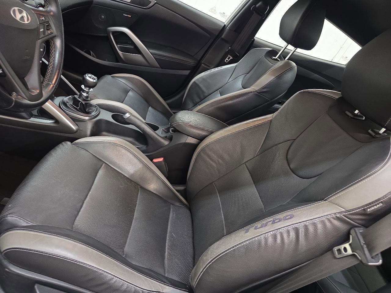 Used 2016 Hyundai Veloster Turbo FWD image 23