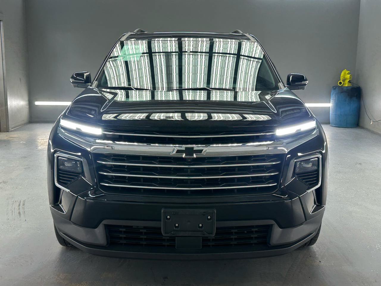 Used 2025 Chevrolet Traverse LT w/ Sun and Wheel Package FWD image 2