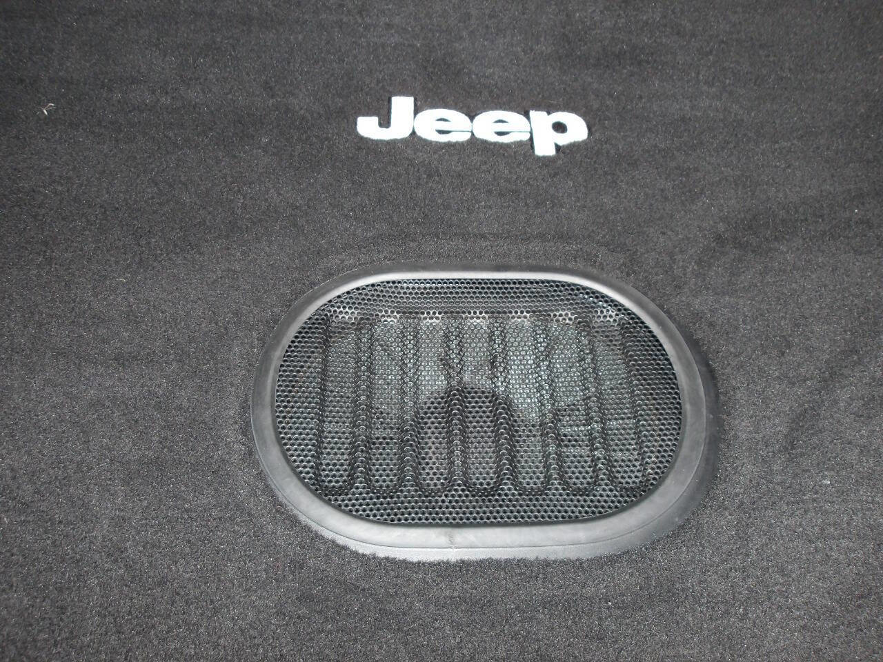 Used 2015 Jeep Wrangler Unlimited Rubicon w/ Dual Top Group AWD/4WD image 27