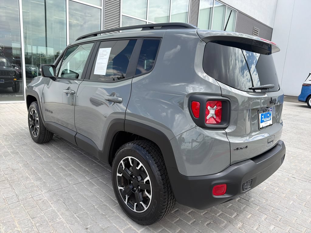 Used 2023 Jeep Renegade Latitude AWD/4WD image 3
