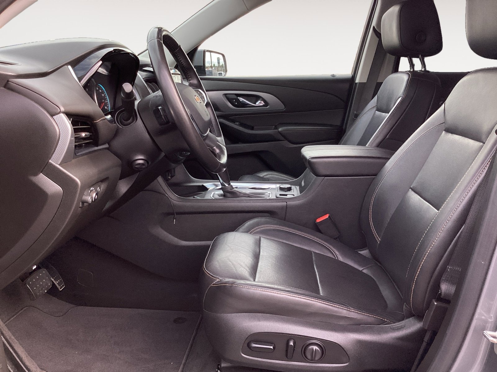 Used 2020 Chevrolet Traverse Premier FWD image 28