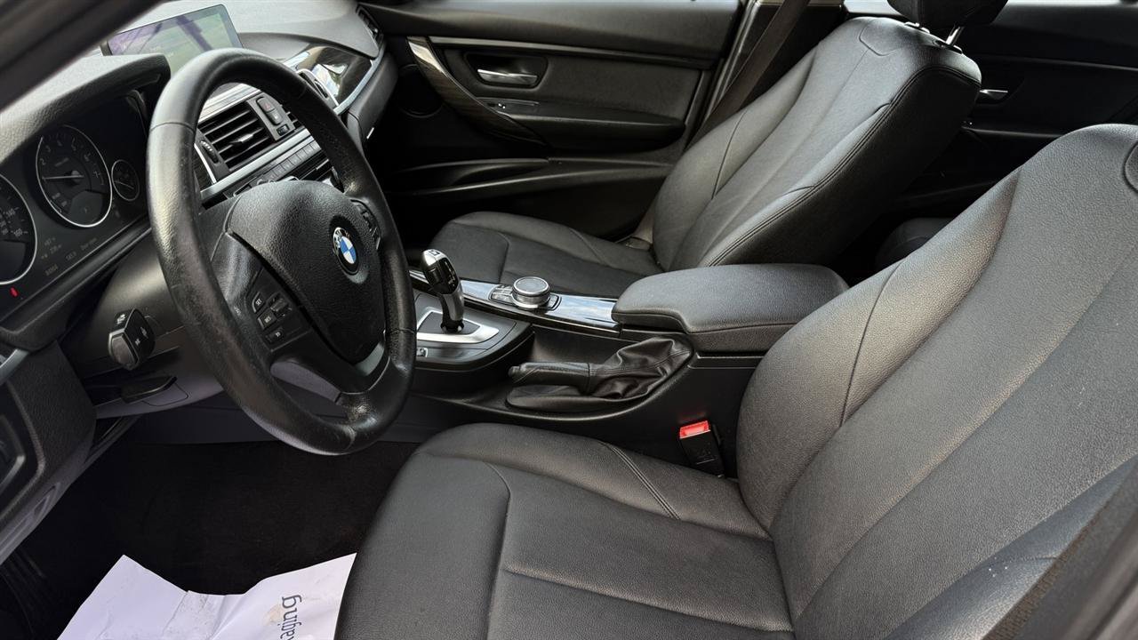 Used 2018 BMW 320i xDrive Sedan AWD/4WD image 26
