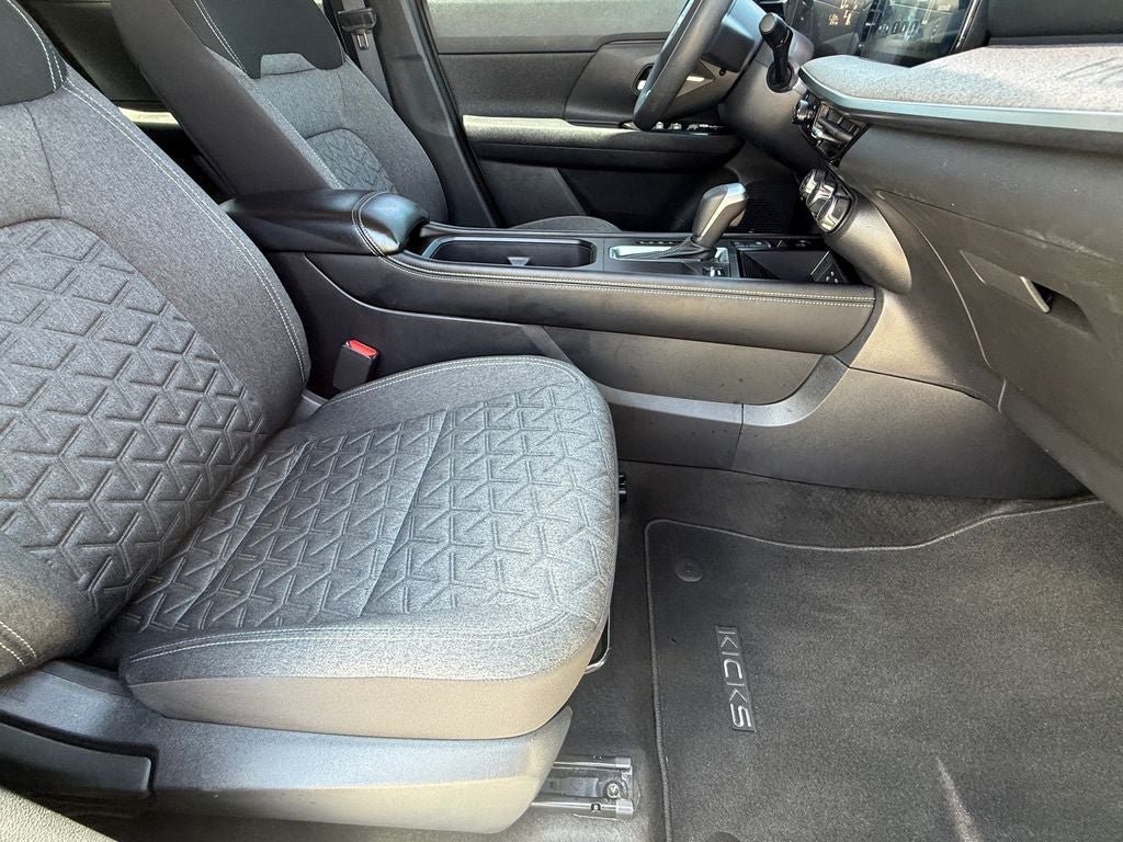 Used 2025 Nissan Kicks SV AWD/4WD image 10