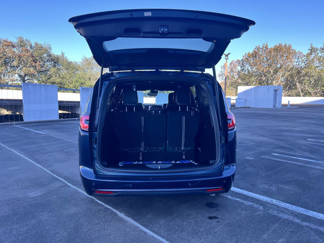 Used 2023 Chrysler Pacifica Touring-L w/ S Appearance Package image 56