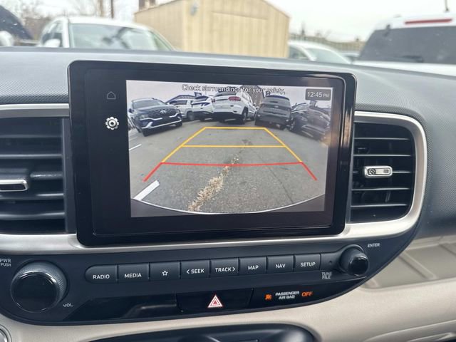 Used 2023 Hyundai Venue Limited image 21