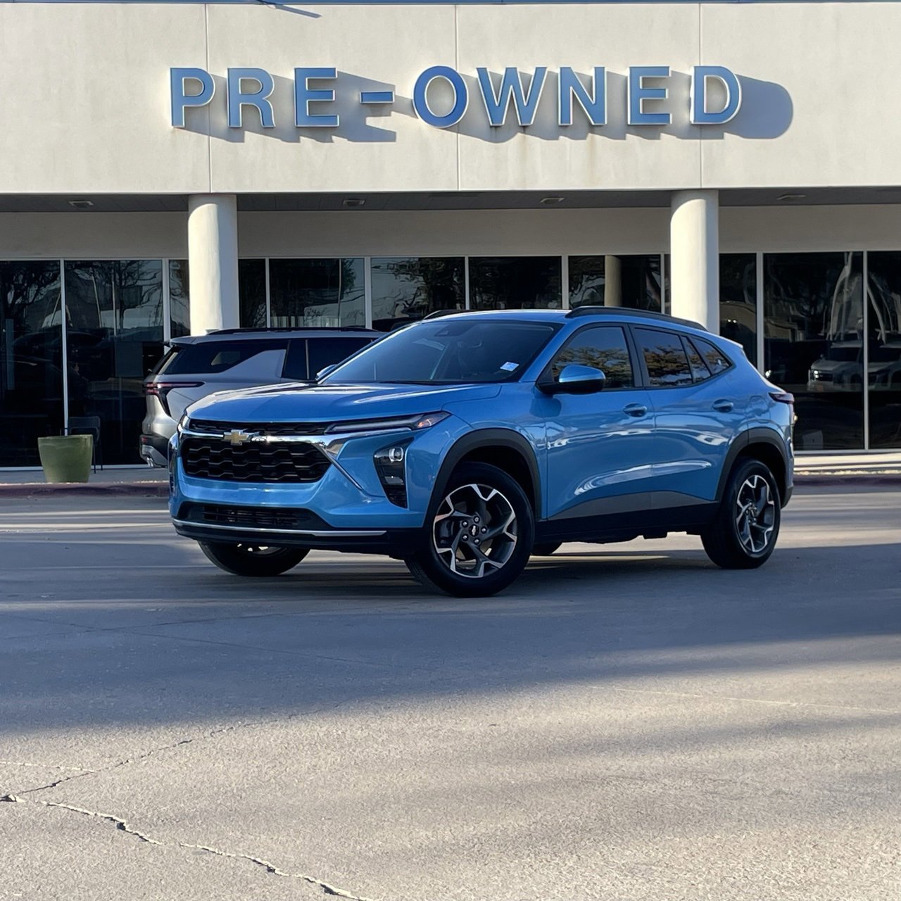 Used 2025 Chevrolet Trax LT image 1