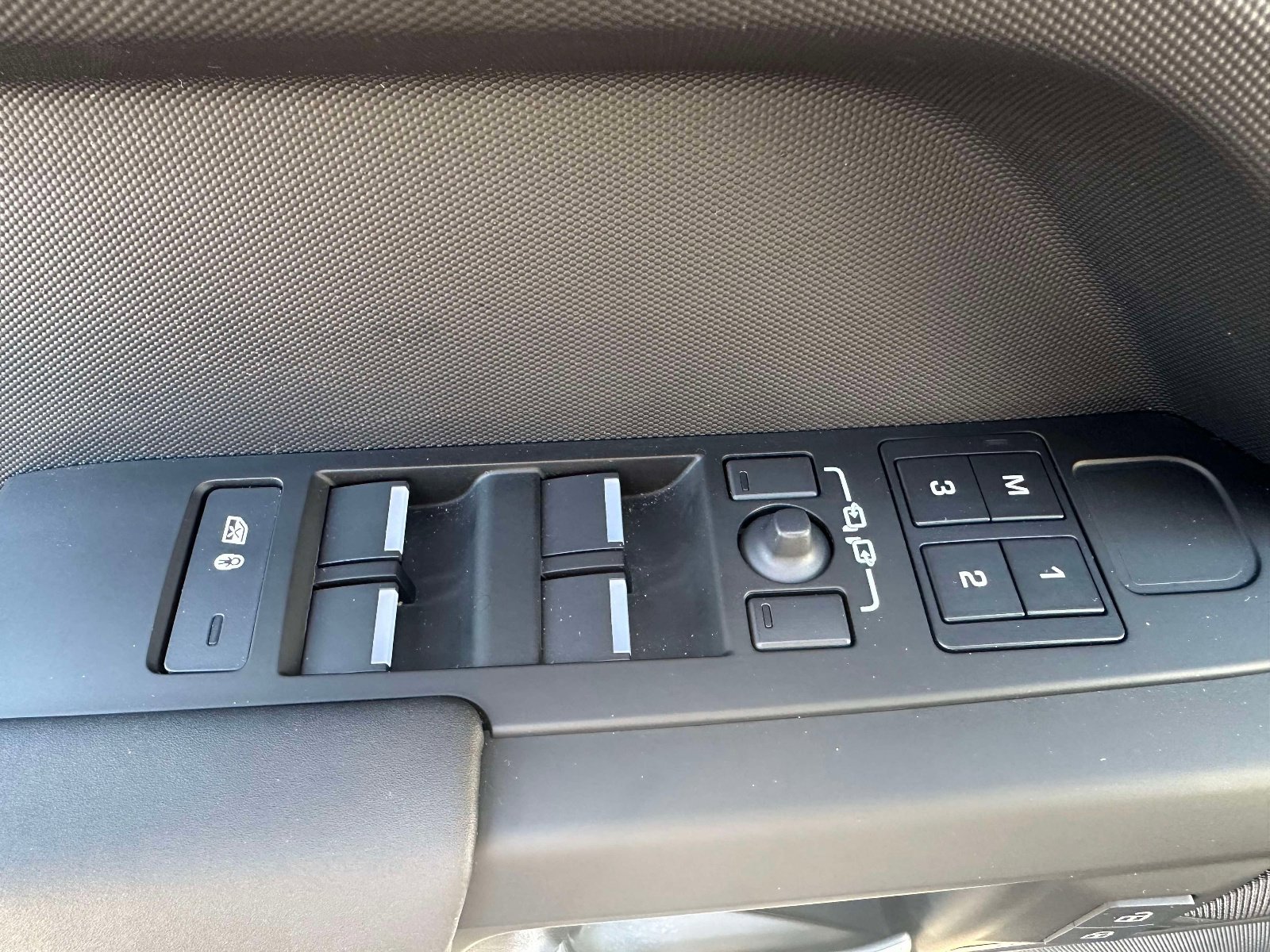 Used 2025 Land Rover Defender 110 S AWD/4WD image 18