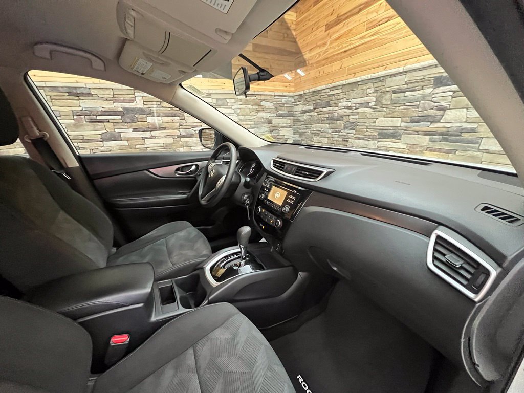 Used 2016 Nissan Rogue S AWD/4WD image 40