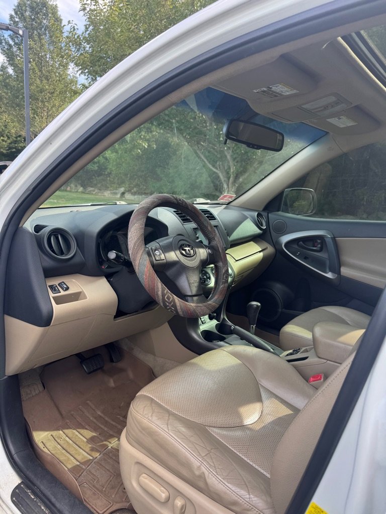 Used 2012 Toyota RAV4 Limited image 16