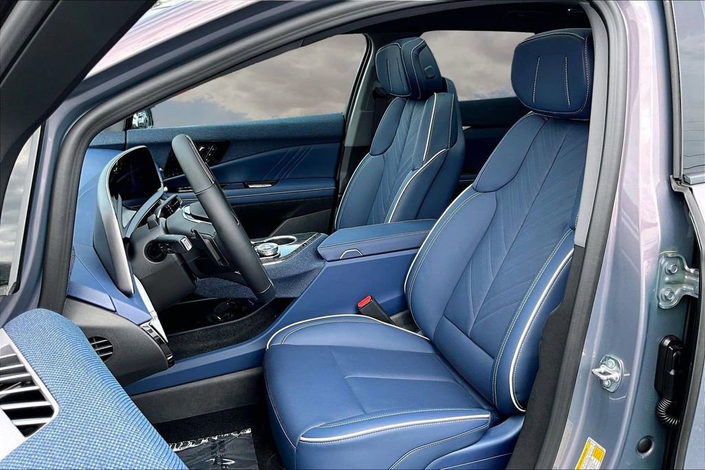 Certified 2025 Cadillac Optiq Luxury 2 w/ LPO, Floor Liner Package AWD/4WD image 21