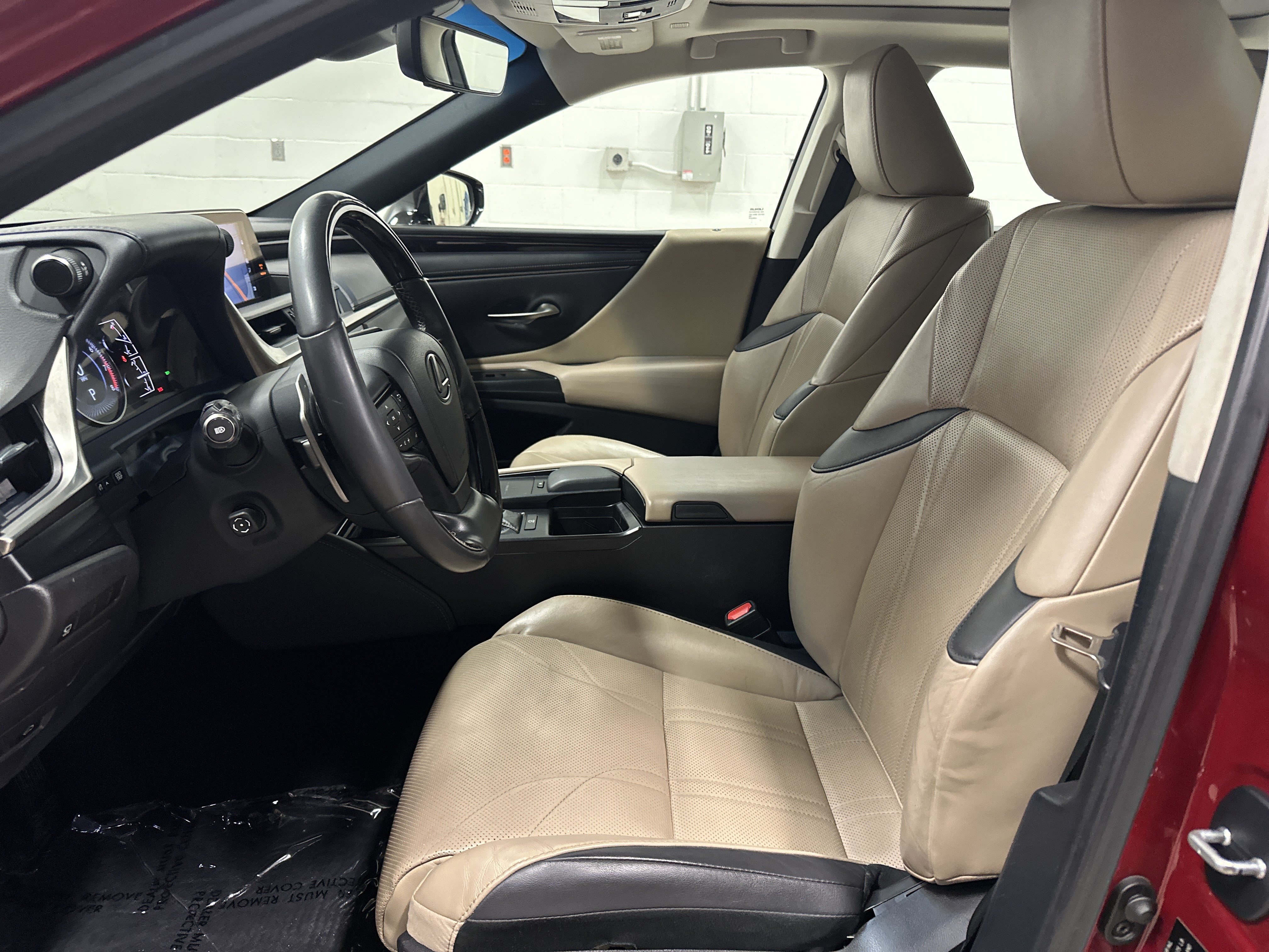 Used 2020 Lexus ES 350 Luxury w/ Accessory Package FWD image 16
