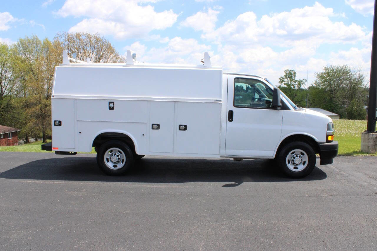 Used 2021 Chevrolet Express 3500 w/ Power Convenience Package RWD image 2