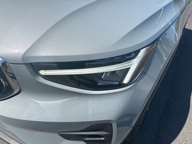 Certified 2025 Volvo XC40 B5 Plus AWD/4WD image 8