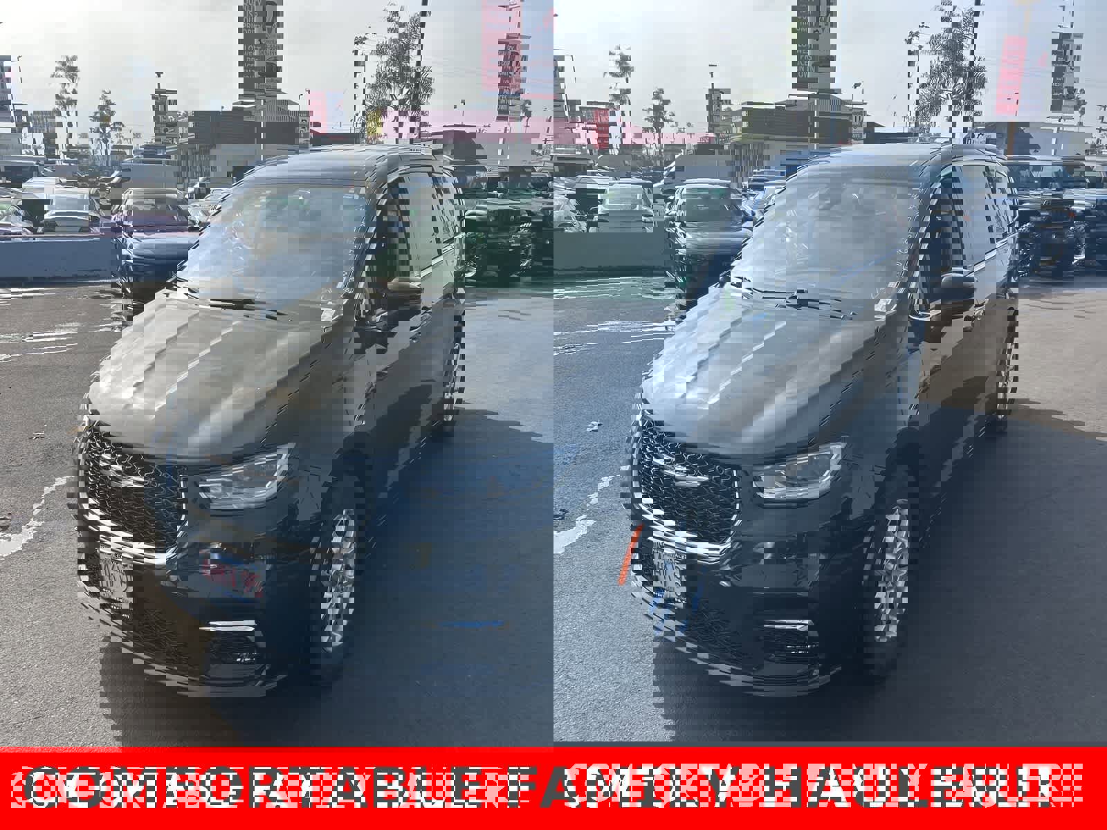 Used 2023 Chrysler Pacifica Touring-L image 1