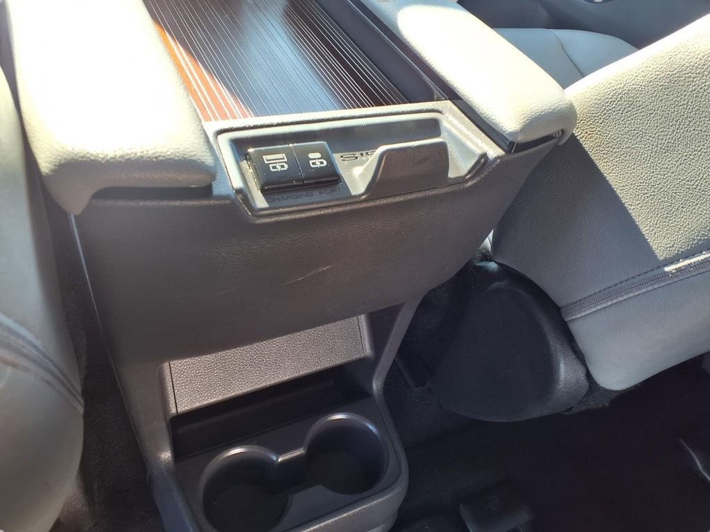 Used 2024 Toyota Sienna XLE image 28