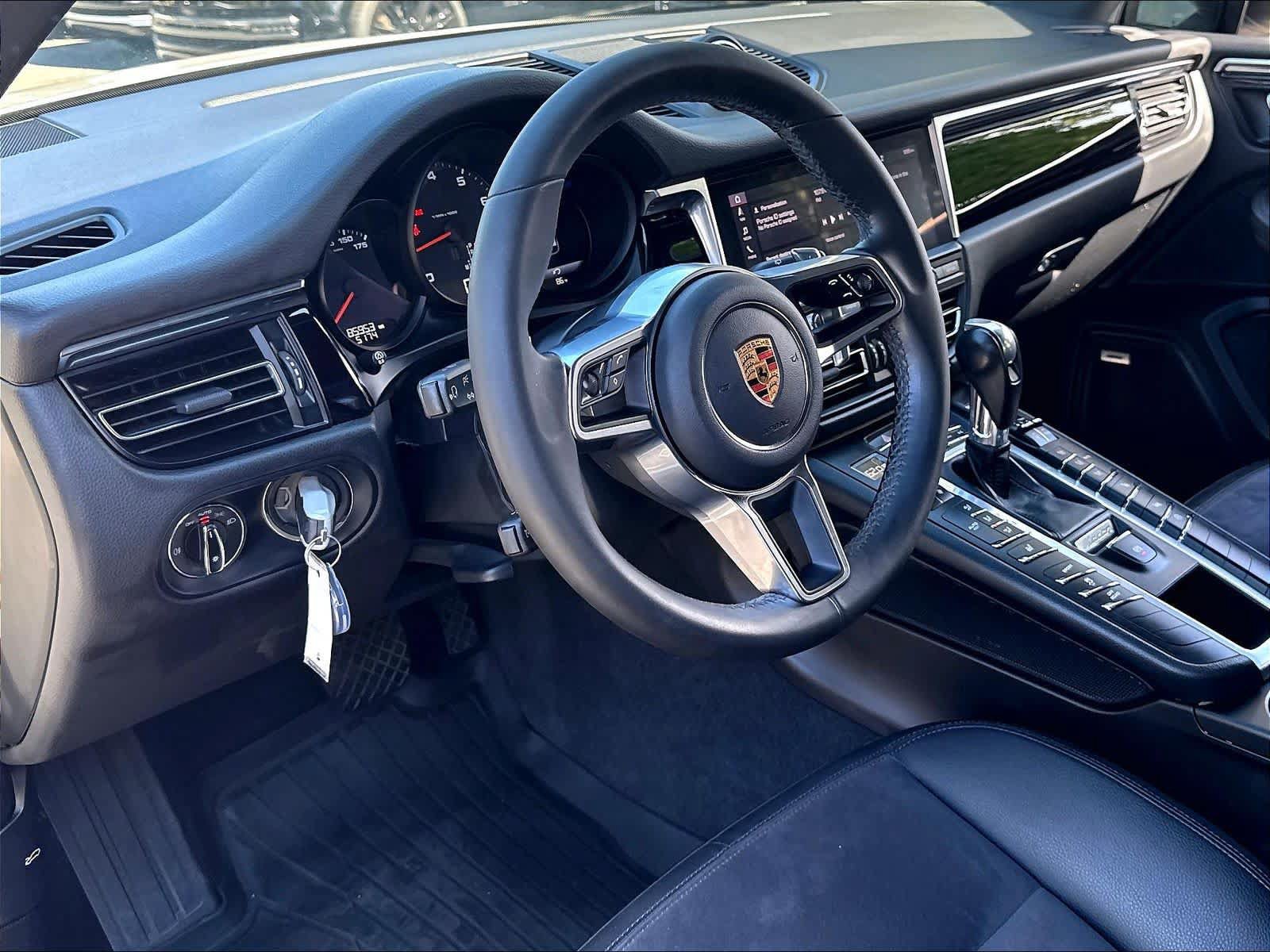 Used 2020 Porsche Macan AWD/4WD image 17
