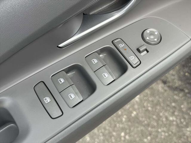 Used 2025 Hyundai Elantra SEL image 15