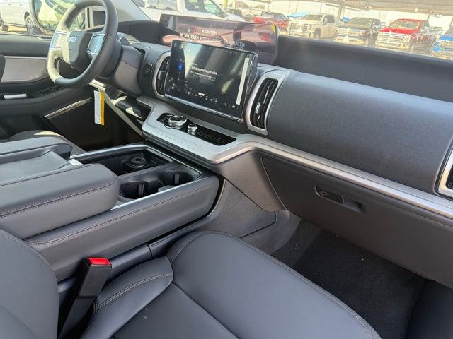 New 2025 Ford Expedition Active image 12