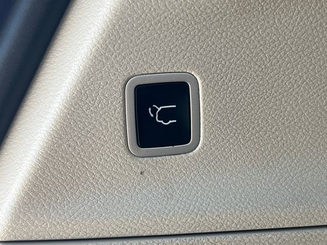 Used 2024 Chrysler Pacifica Touring-L image 37