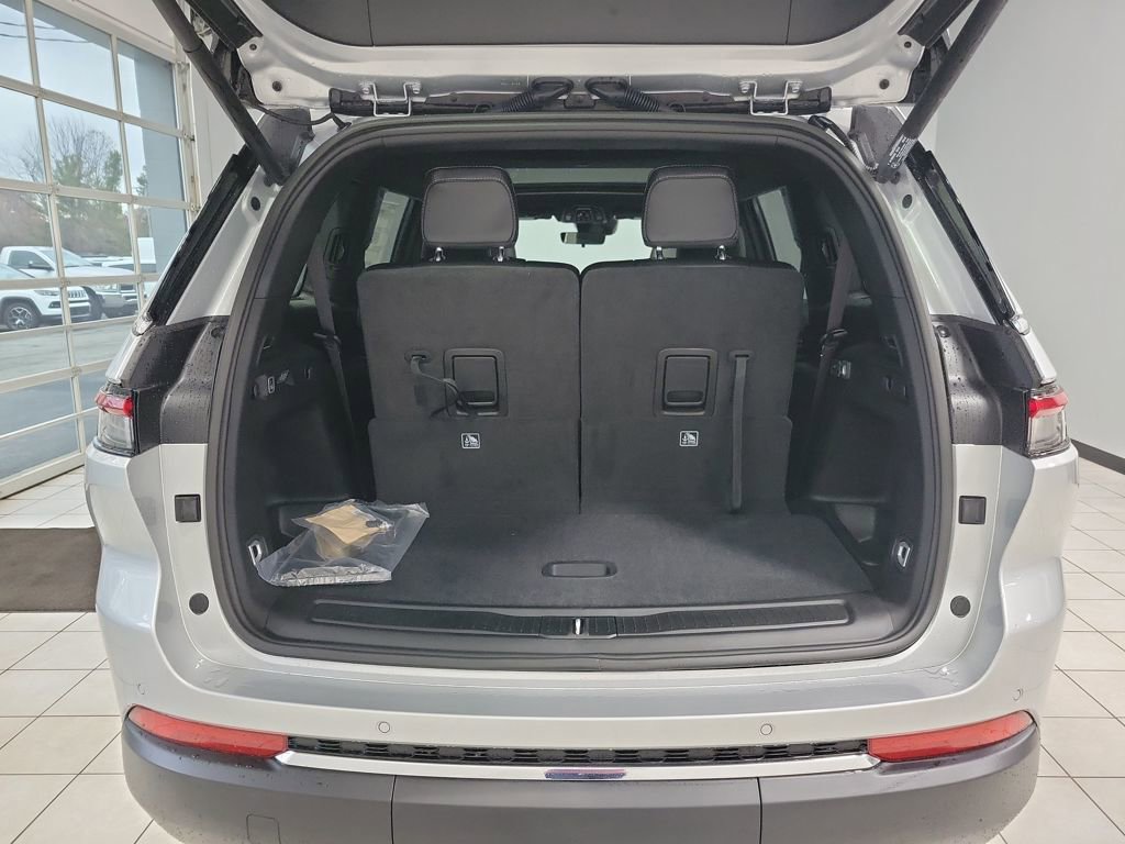 New 2025 Jeep Grand Cherokee L Limited w/ Trailer Tow Package image 8