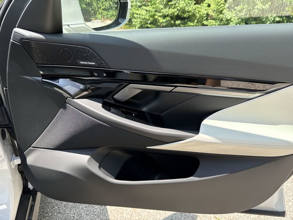 Used 2026 BMW 530i xDrive w/ Premium Package image 31