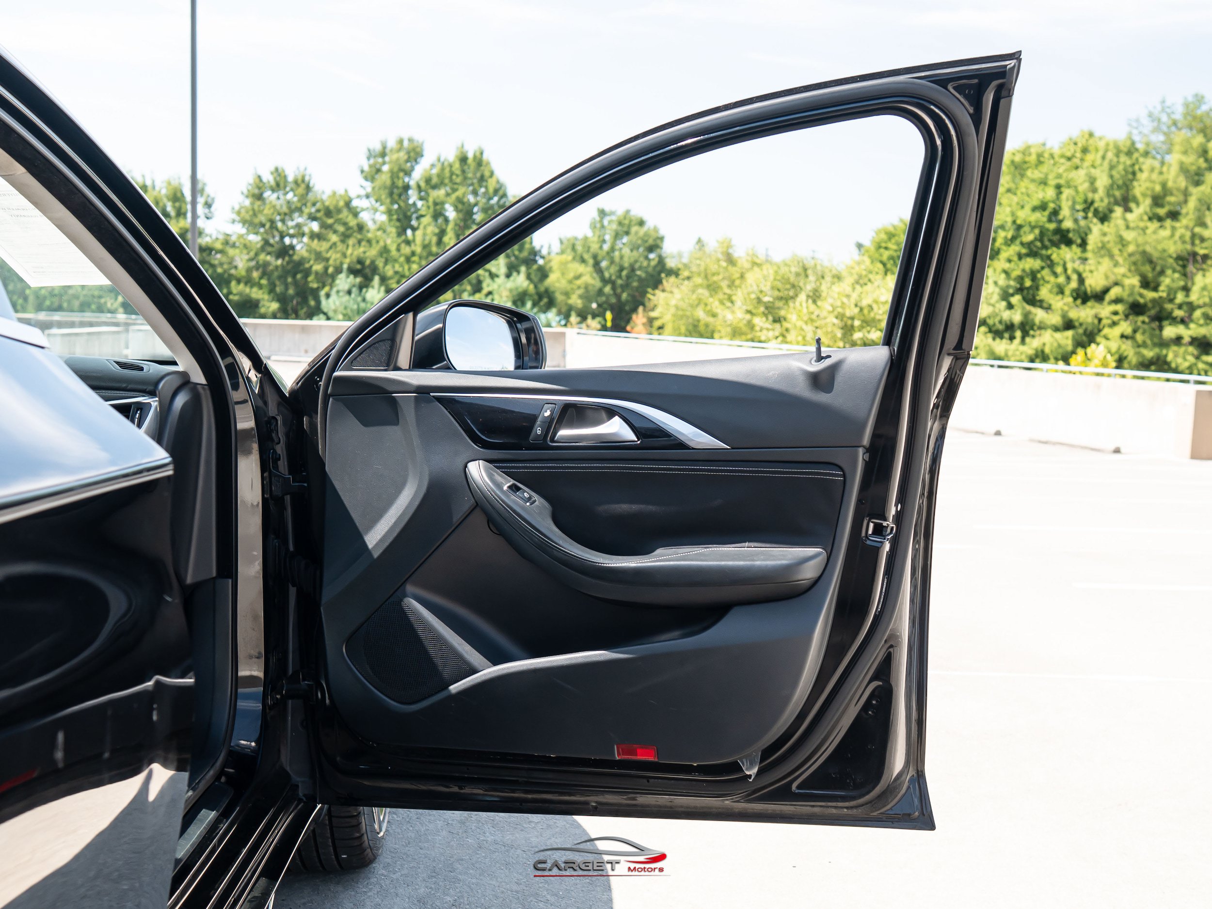Used 2018 INFINITI QX30 FWD image 33