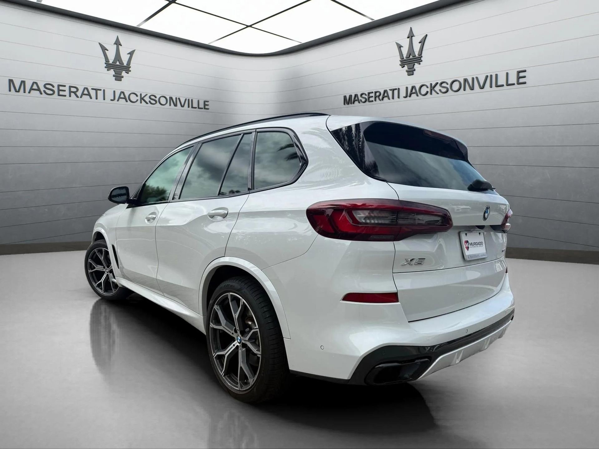 Used 2021 BMW X5 xDrive40i w/ M Sport Package image 3