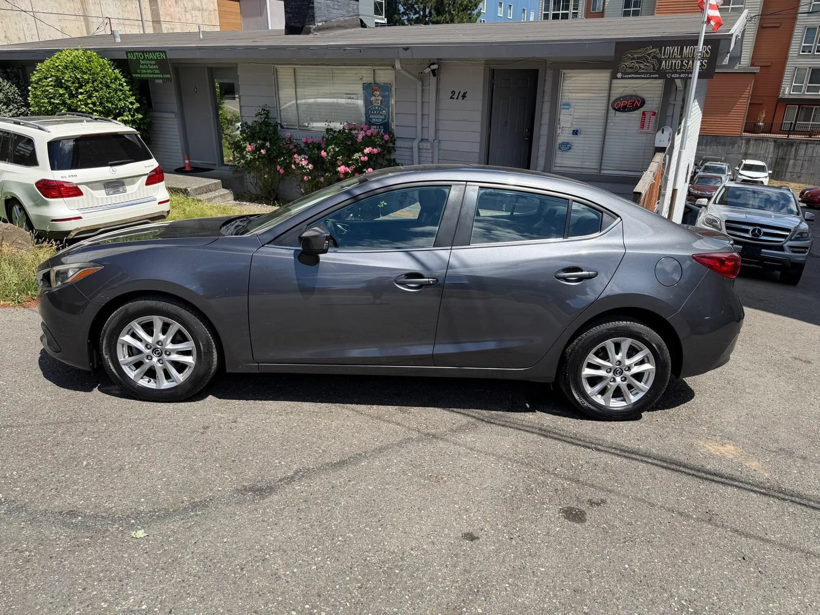 Used 2014 MAZDA MAZDA3 i Touring w/ Moonroof Package 1 FWD image 10