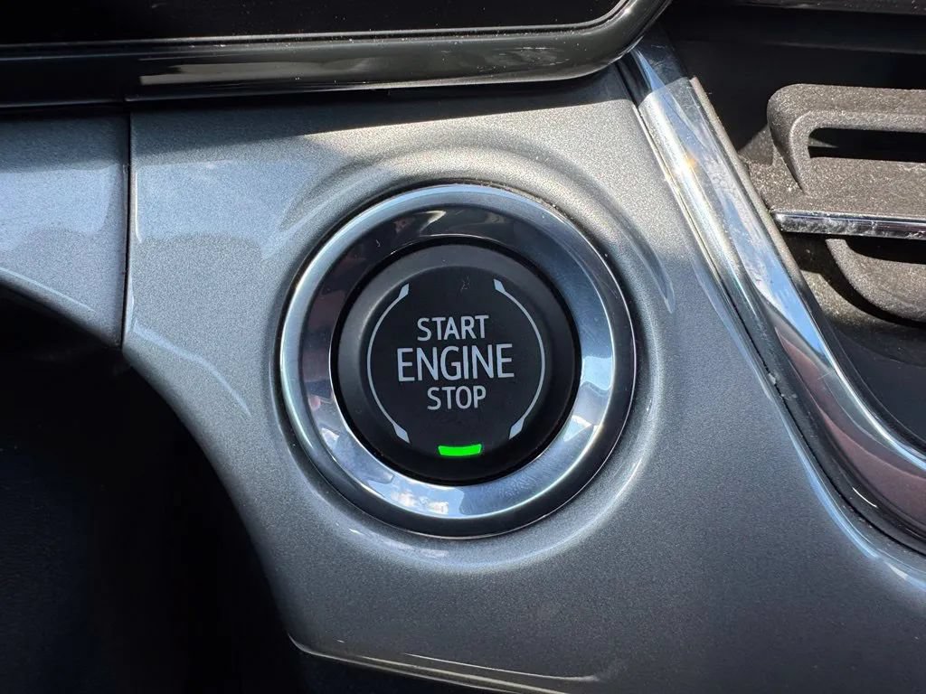 Used 2025 Chevrolet Trax LT FWD image 25