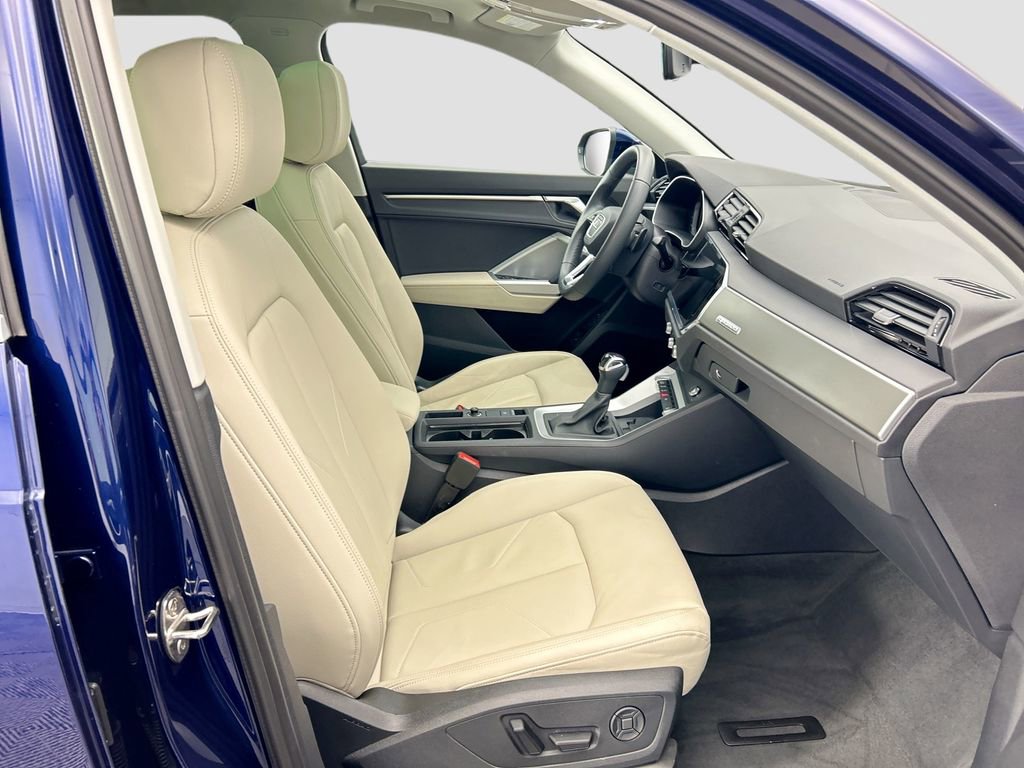 Certified 2025 Audi Q3 2.0T Premium w/ Convenience Package image 18