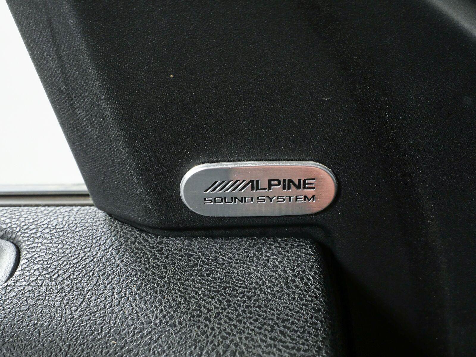 Used 2018 Dodge Charger R/T RWD image 8