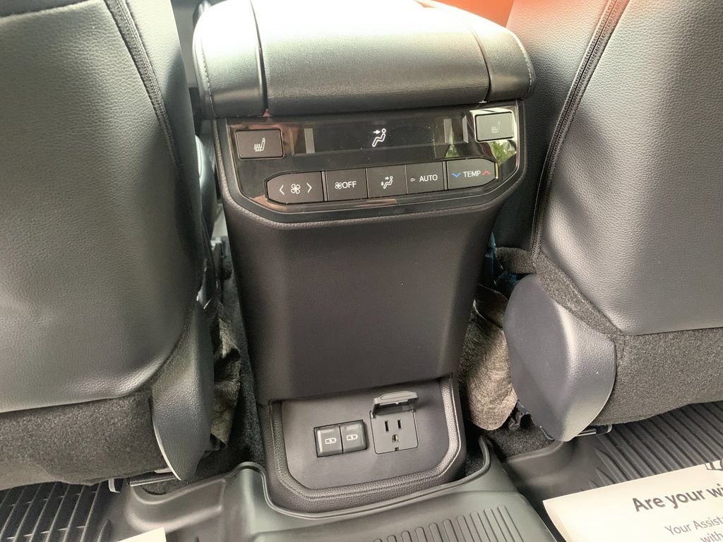New 2026 Toyota Highlander Platinum AWD/4WD image 14