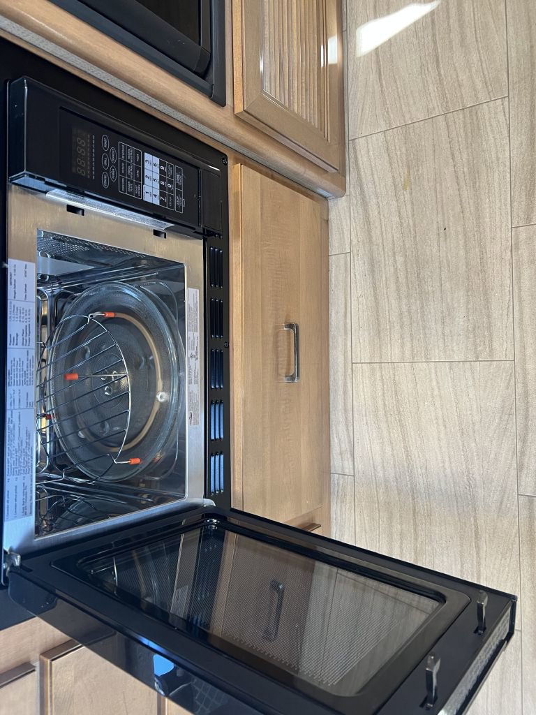 Used 2018 Mercedes-Benz Sprinter 3500 image 54