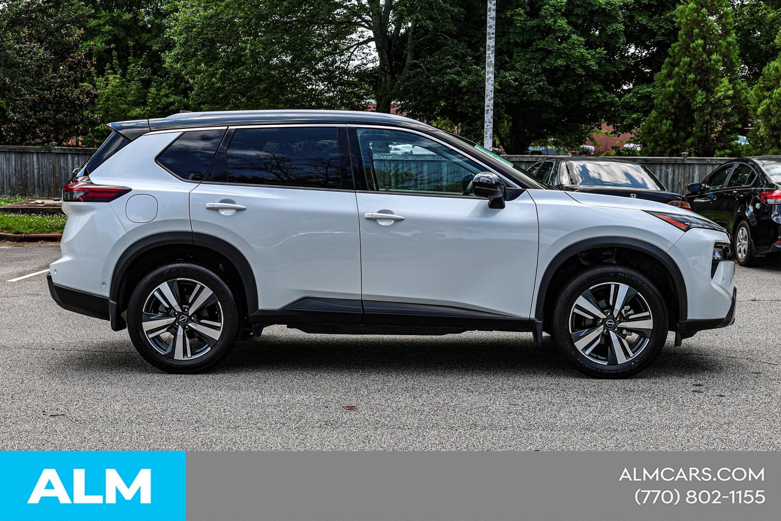 Used 2025 Nissan Rogue SL FWD image 11