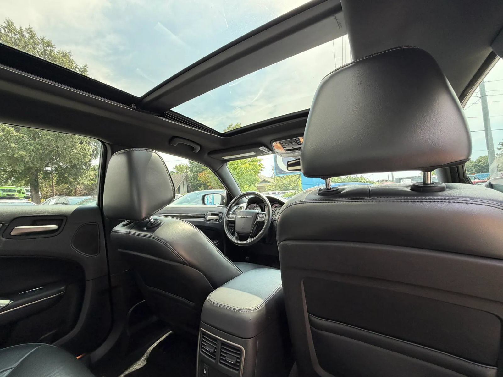Used 2013 Chrysler 300 C RWD image 34
