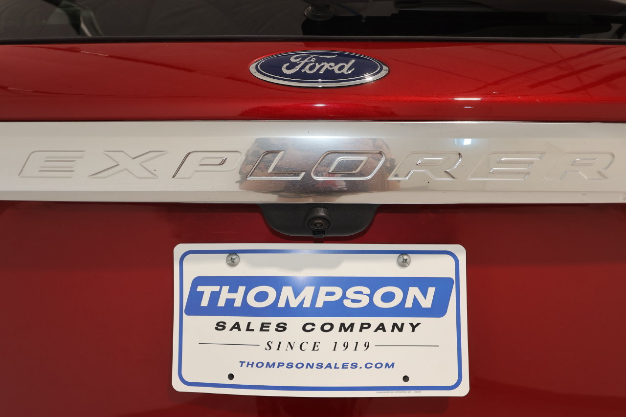 Used 2022 Ford Explorer Platinum w/ Equipment Group 601A AWD/4WD image 38