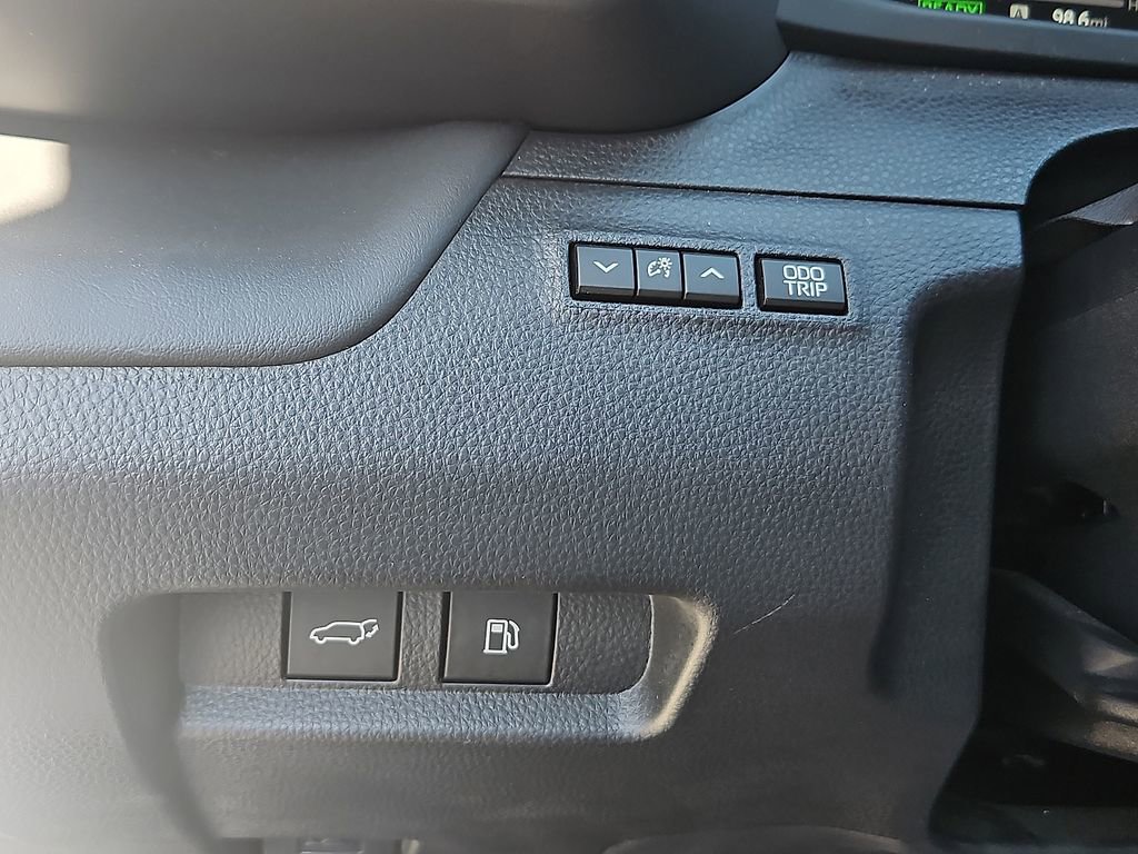 Used 2025 Toyota Crown Signia XLE image 23