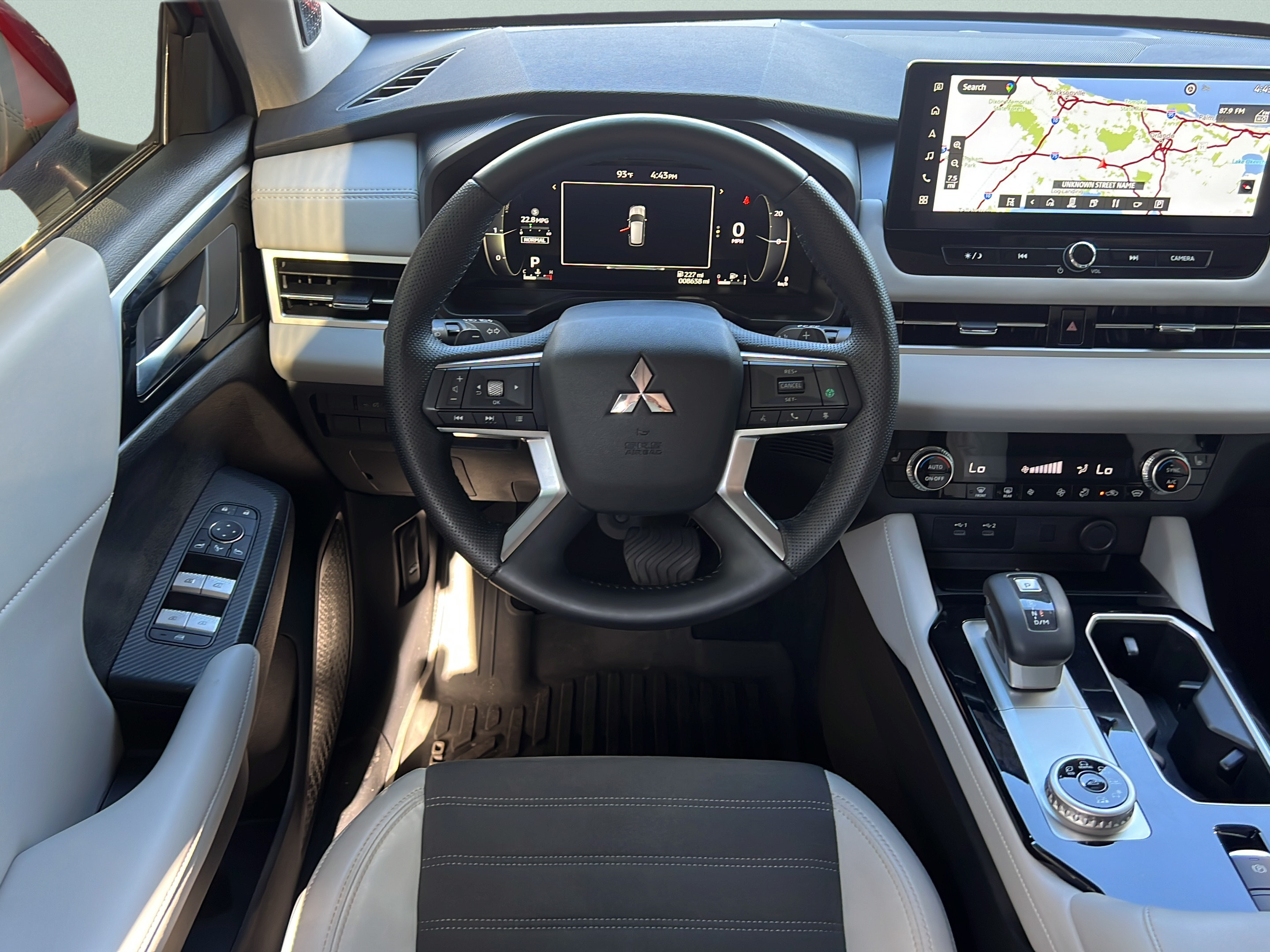 Used 2025 Mitsubishi Outlander SE AWD/4WD image 12