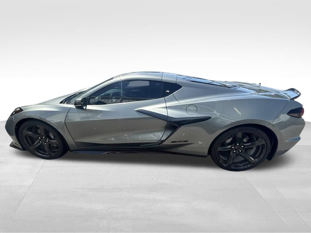 Used 2024 Chevrolet Corvette Z06 RWD image 3