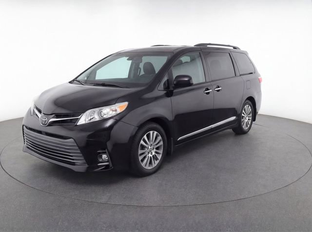 Used 2019 Toyota Sienna XLE w/ XLE Navigation Package FWD image 3