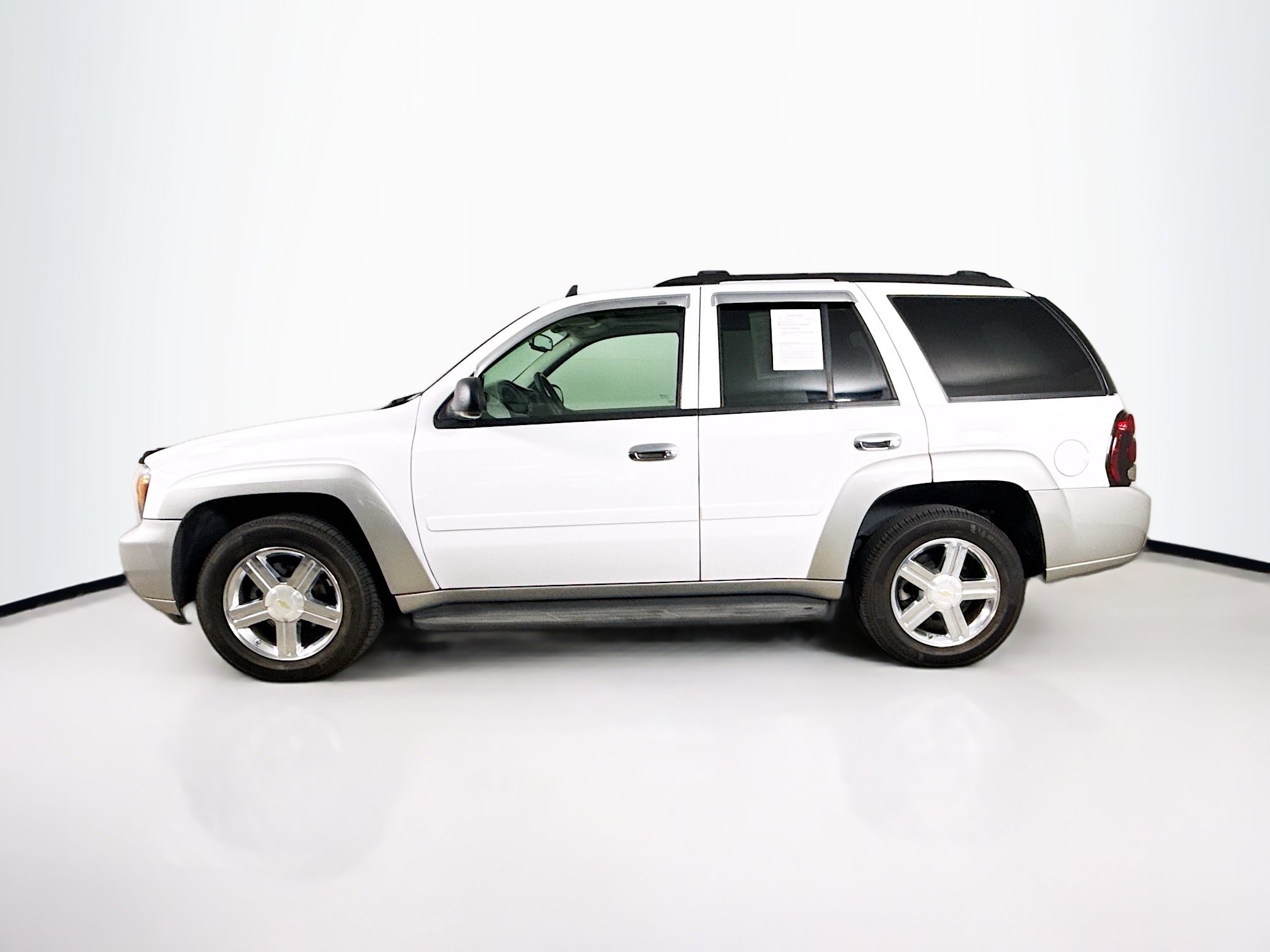 Used 2008 Chevrolet TrailBlazer LT w/ Cargo Convenience Package RWD image 7