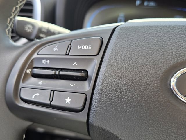 Certified 2025 Hyundai Venue SEL FWD image 26