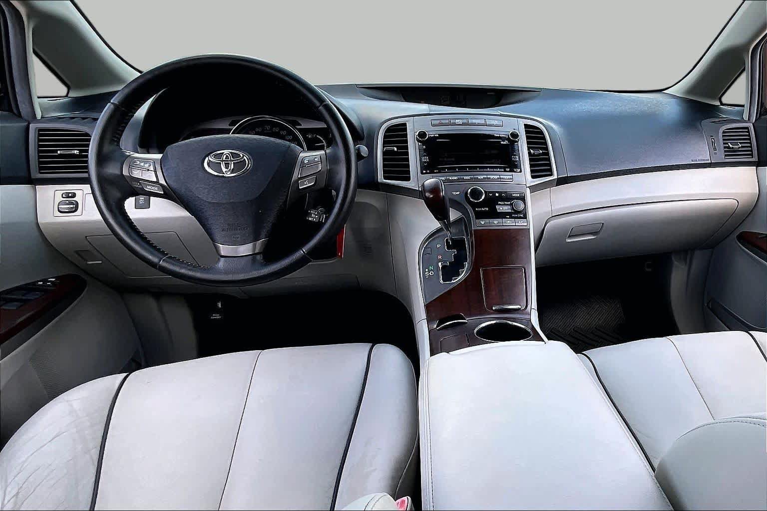 Used 2011 Toyota Venza w/ Leather Pkg FWD image 11
