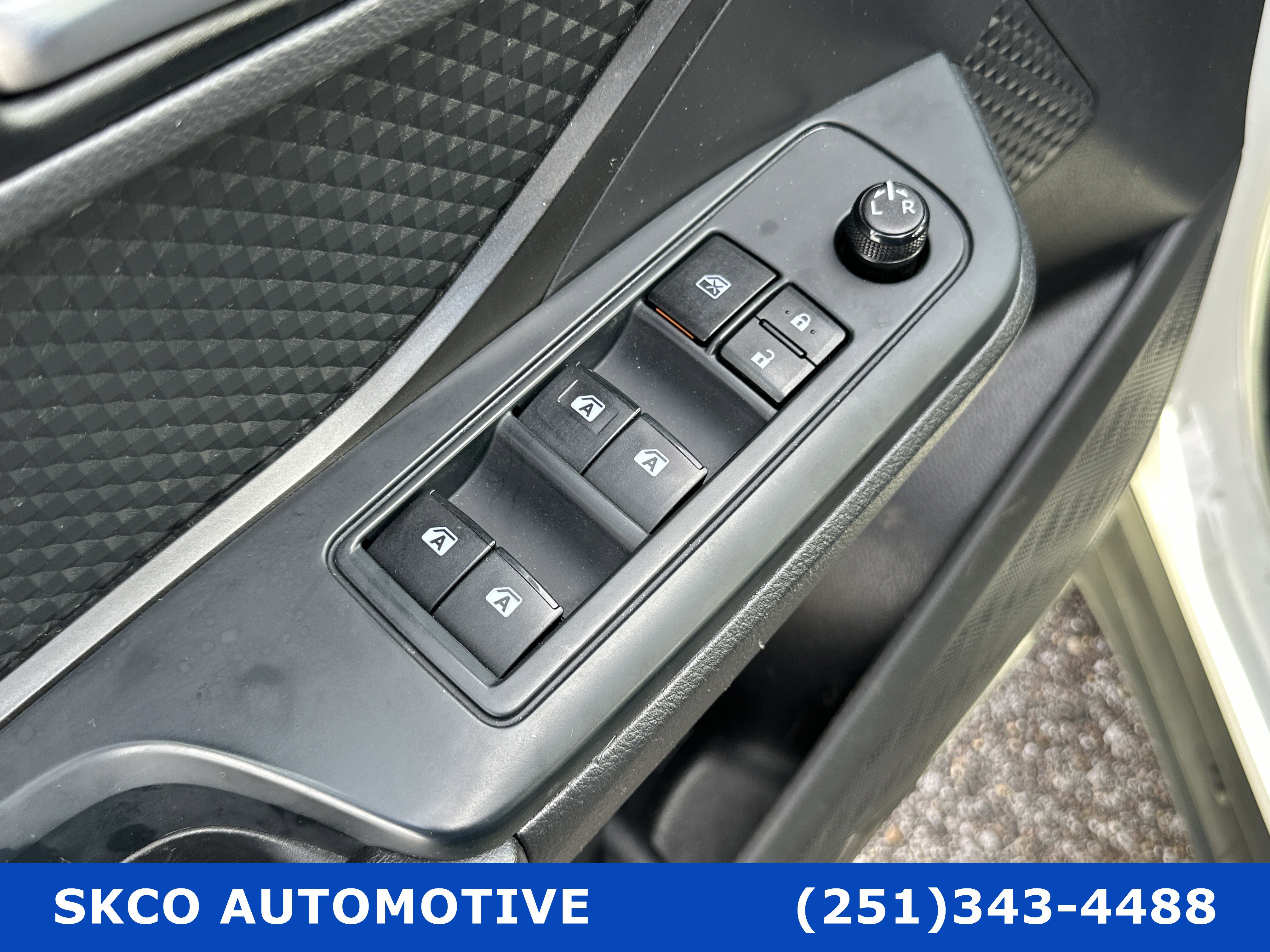 Used 2019 Toyota C-HR LE image 22